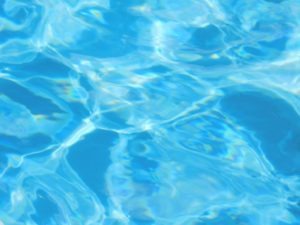 Qué hacer después de un ahogamiento o casi ahogamiento en una piscina