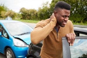 ¿Cuál es el acuerdo promedio para una lesión por latigazo cervical en un accidente de auto?