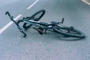 ¿Qué debo hacer en el lugar de un accidente de bicicleta?