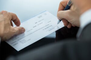¿Quién paga por una demanda por muerte injusta?