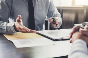 ¿Cómo puedo proteger mis derechos al tratar con ajustadores de seguros en Decatur?