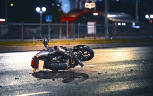 ¿Cuáles son los primeros pasos a seguir después de un accidente de motocicleta en Smyrna?
