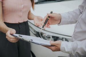 ¿Qué tipos de compensación puedo esperar de un reclamo por accidente de auto en Atlanta?