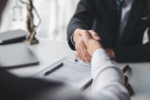 ¿Se incluye el dolor y sufrimiento en la compensación laboral?